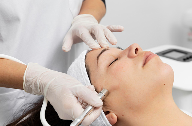 Here’s Why Medifacials Score Over Regular Facials! | Kosmoderma