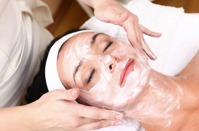 Hollywood Facial: The Celebrity Craze You Need to Know About | Kosmoderma