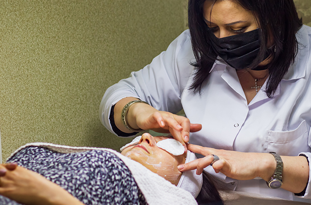 Non-Surgical vs. Surgical Cosmetic Procedures: Which One Is Right for You? | Kosmoderma